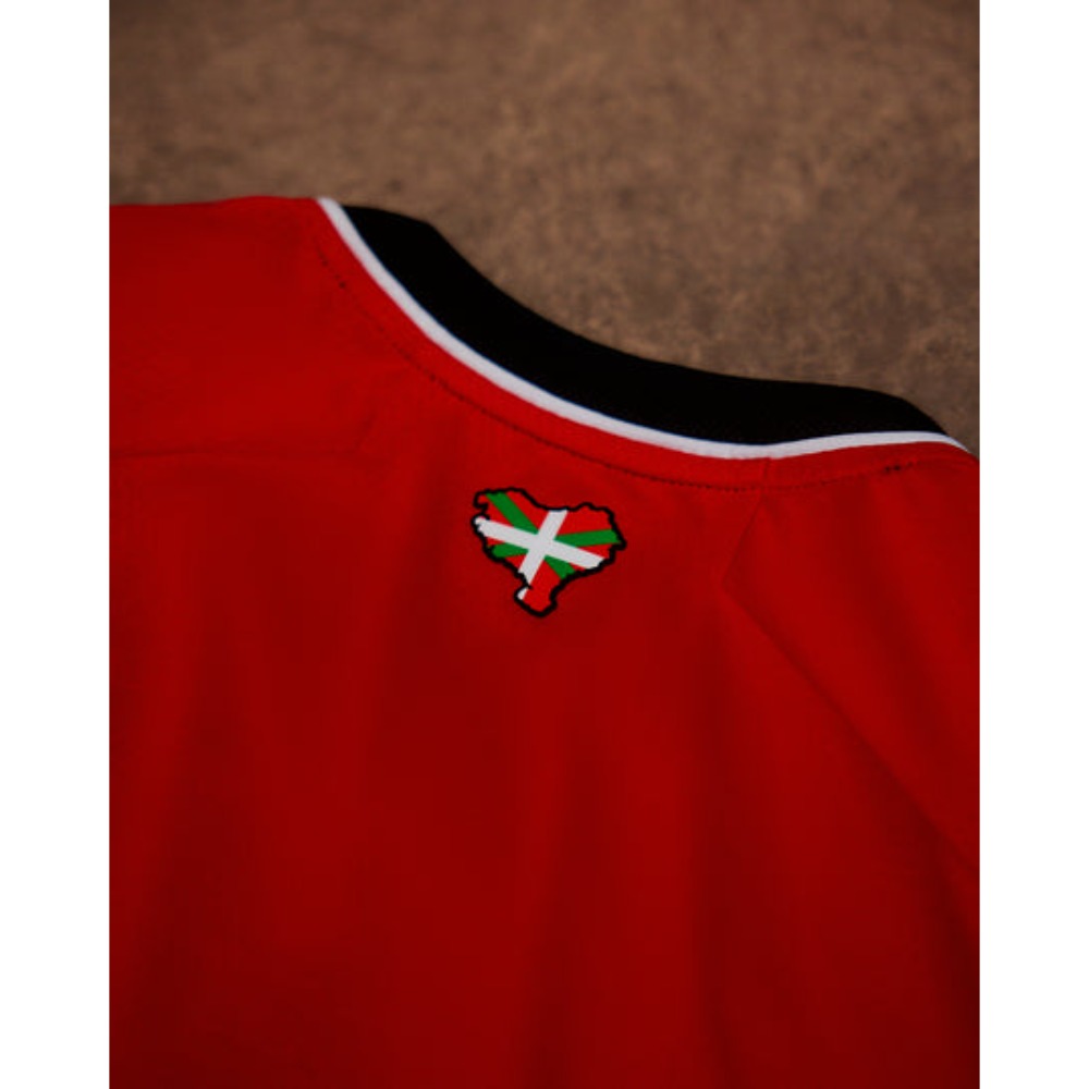 Camiseta Athletic Bilbao 2027 3 Camiseta de la primera equipación del Athletic Bilbao para la temporada 2027. Versión para adulto con los colores rojiblancos.