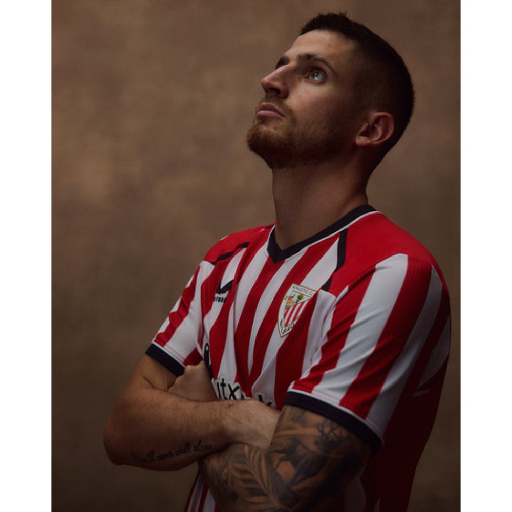 Camiseta Athletic Bilbao 2027 5 Camiseta de la primera equipación del Athletic Bilbao para la temporada 2027. Versión para adulto con los colores rojiblancos.