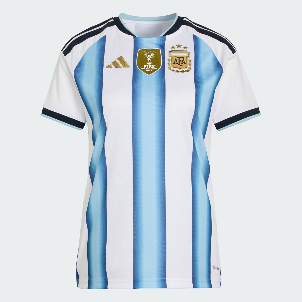 CAMISETA MUJER ARGENTINA 2026 4 Camiseta de mujer de la primera equipación de Argentina para el Mundial 2026. Diseño oficial con los colores albicelestes.