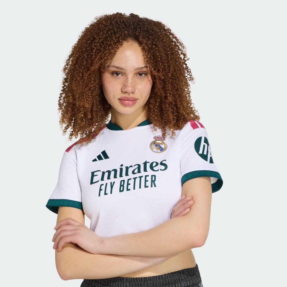 Camiseta Corta del Real Madrid Mujer 2027 7 Camiseta oficial mujer Real Madrid 2027 primera equipación, corte corto por encima de la cintura, color blanco clásico.