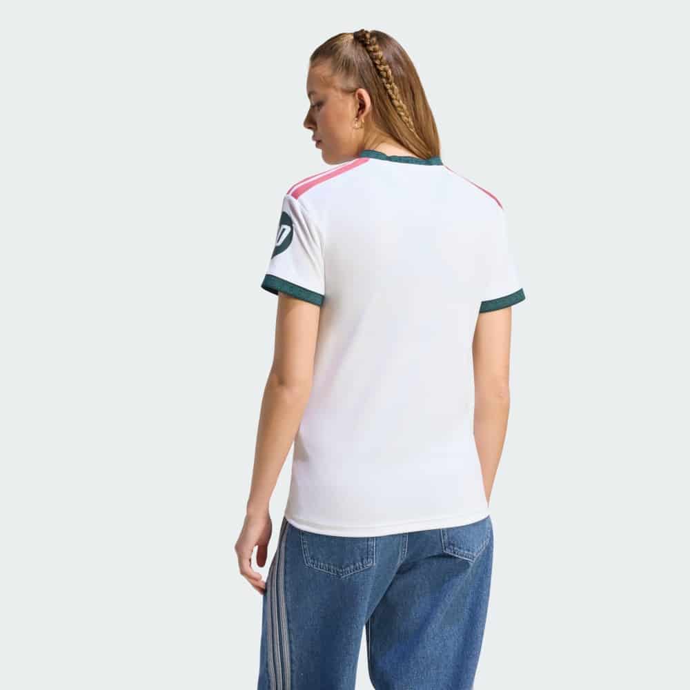 Camiseta mujer Re. Madrid 2027 2 Camiseta oficial de mujer del Real Madrid primera equipación 2027, diseño ergonómico y escudo bordado.