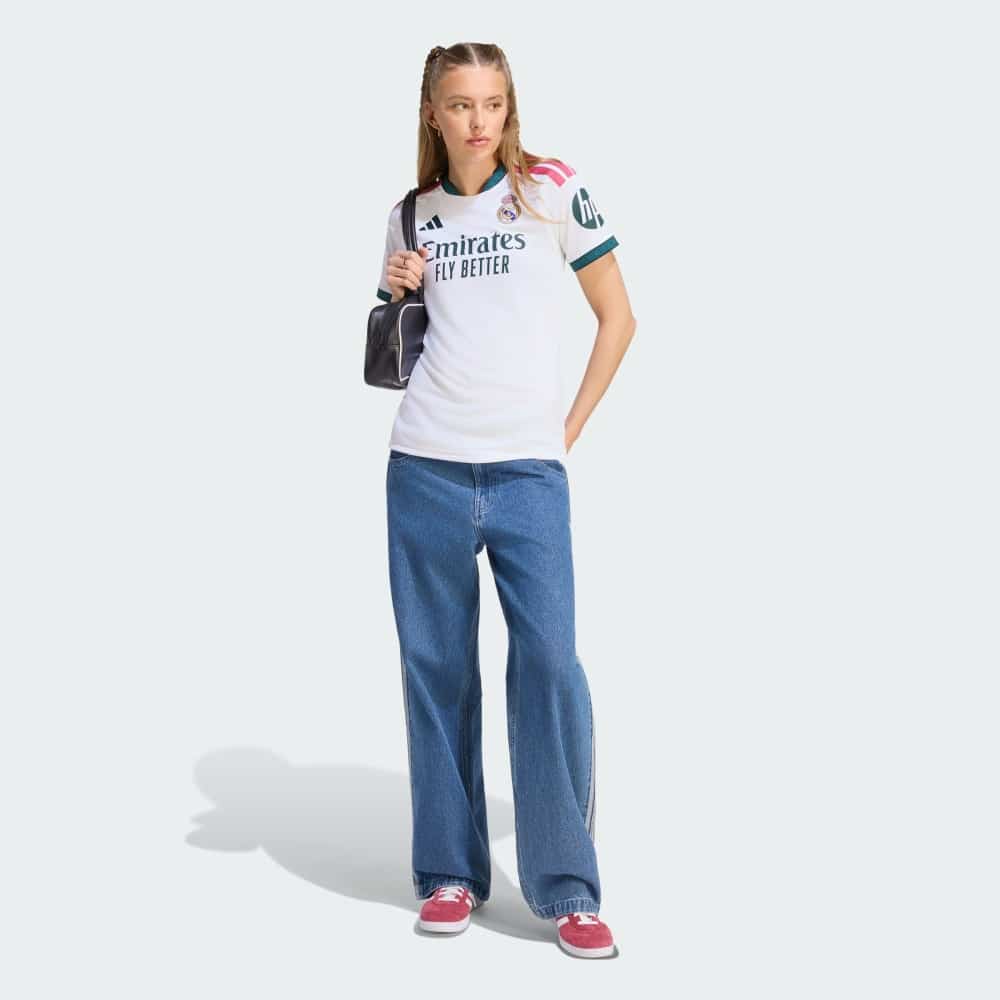 Camiseta mujer Re. Madrid 2027 3 Camiseta oficial de mujer del Real Madrid primera equipación 2027, diseño ergonómico y escudo bordado.