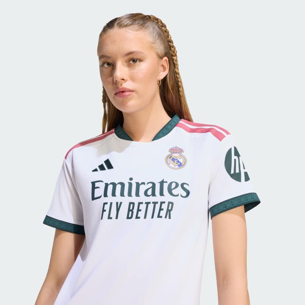 Camiseta mujer Re. Madrid 2027 4 Camiseta oficial de mujer del Real Madrid primera equipación 2027, diseño ergonómico y escudo bordado.