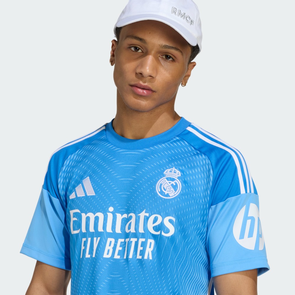Camiseta Portero R. Madrid 2026 3 Camiseta oficial de portero Real Madrid 2025/2026 azul. Diseño exclusivo para guardametas, versión adulto.