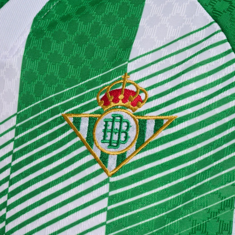CAMISETA PRIMERA EQUIPACIÓN REAL BETIS 26/27 3 Camiseta de la primera equipación del Real Betis Balompié para la temporada 26/27, versión de adulto con manga corta.