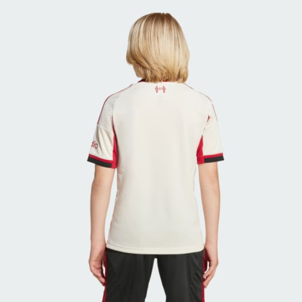 2ª EQUIPACIÓN NIÑOS LIVERPOOL 25/26 4 Kit de la segunda equipación para niños del Liverpool temporada 2025-2026. Camiseta y pantalón oficiales del LFC para niño.