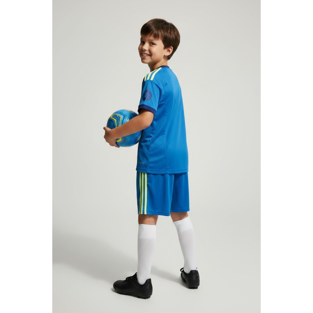 2ª Equipación Portero Niños Real Madrid 26/27r 3 Segunda equipación de portero para niños del Real Madrid temporada 26/27. Camiseta oficial para los más pequeños.