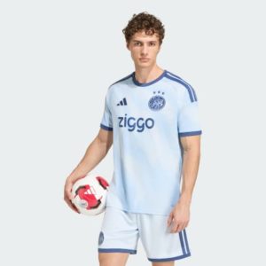 Vista frontal de la camiseta alternativa del Ajax para la temporada 2026-2027. Tercera equipación oficial para adulto.