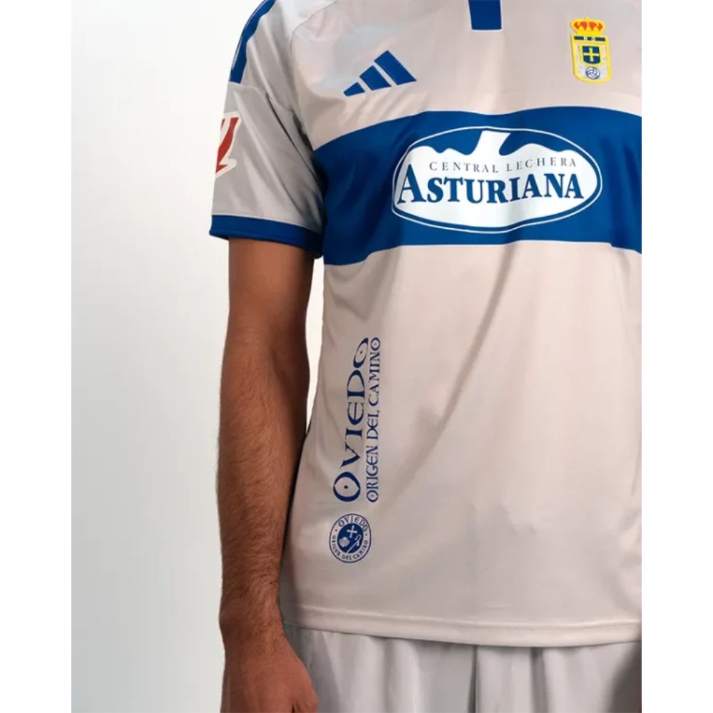 Camiseta Alternativa Oviedo 26/27 3 Camiseta alternativa del Real Oviedo para la temporada 26/27. Segunda equipación oficial para adulto, diseño 2026-2027.