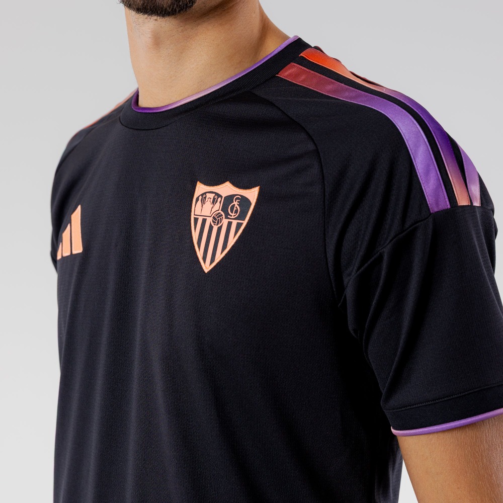 Camiseta Alternativa Sevilla 26/27 3 Camiseta alternativa del Sevilla FC para la temporada 2026-2027. Tercera equipación oficial para aficionado adulto.