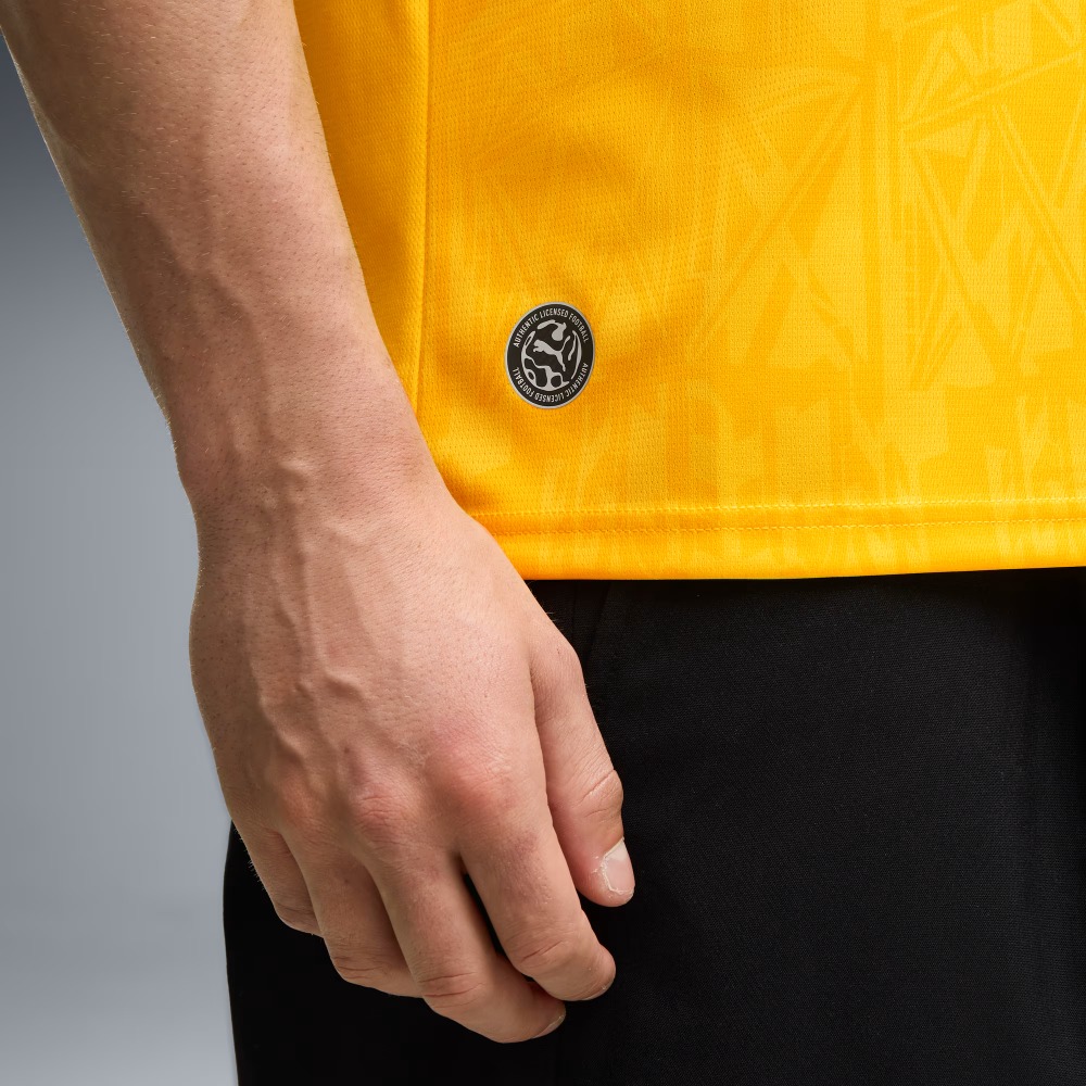 Camiseta Borussia Dortmund 26/27 2 Camiseta de la primera equipación del Borussia Dortmund para la temporada 2026/2027 para adulto. Diseño oficial amarillo y negro.