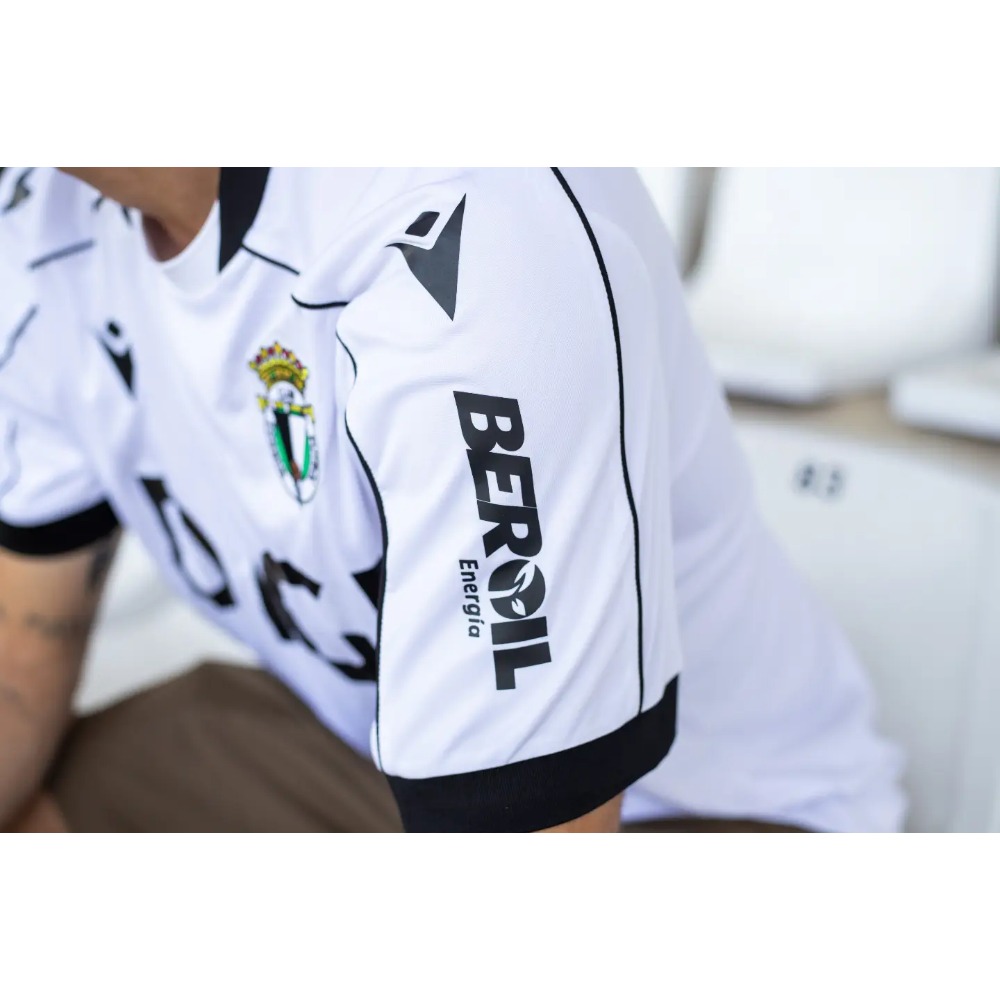 Camiseta Burgos 2026/2027 6 Camiseta oficial de la primera equipación del Burgos CF para la temporada 2026/2027. Talla de adulto.