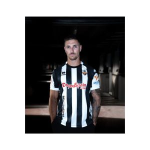 Camiseta de la primera equipación del CD Castellón para la temporada 2026/27. Diseño albinegro con escudo del club bordado.