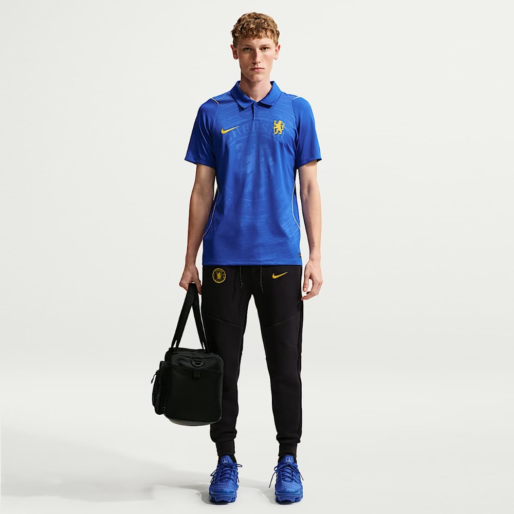 Camiseta Chelsea FC 2026/2027 4 Camiseta oficial de la primera equipación del Chelsea FC 2026/2027 para adulto. Vista frontal del diseño en color azul.
