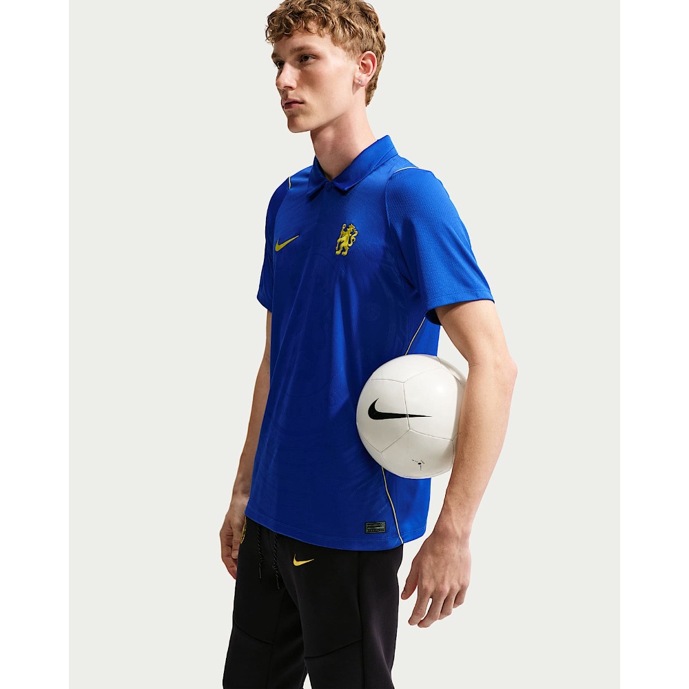 Camiseta Chelsea FC 2026/2027 6 Camiseta oficial de la primera equipación del Chelsea FC 2026/2027 para adulto. Vista frontal del diseño en color azul.