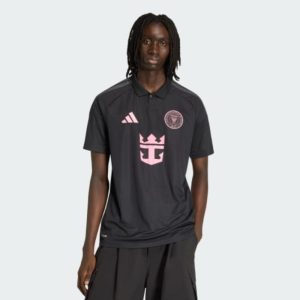 Vista frontal de la camiseta de visitante del Inter Miami CF para la temporada 2026/2027. Segunda equipación oficial del club.