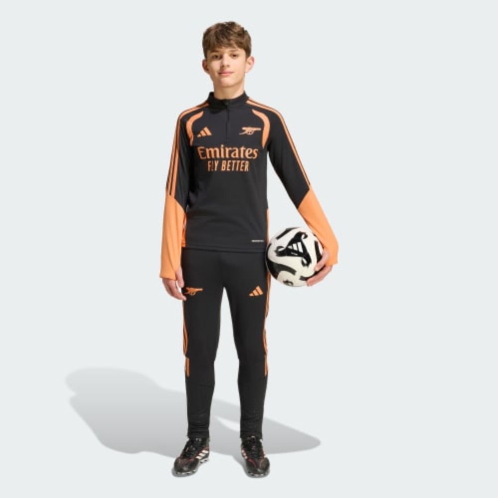 CAMISETA ENTRENAMIENTO NIÑOS ARSENAL FC 26/27 5 Camiseta oficial de entrenamiento del Arsenal FC para niños, temporada 2026/2027. Ropa deportiva infantil para jóvenes gunners.