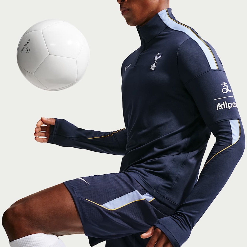 Camiseta Entrenamiento Tottenham 26/27 3 Camiseta de entrenamiento del Tottenham Hotspur para la temporada 2026-2027. Vista frontal de la equipación de adulto.