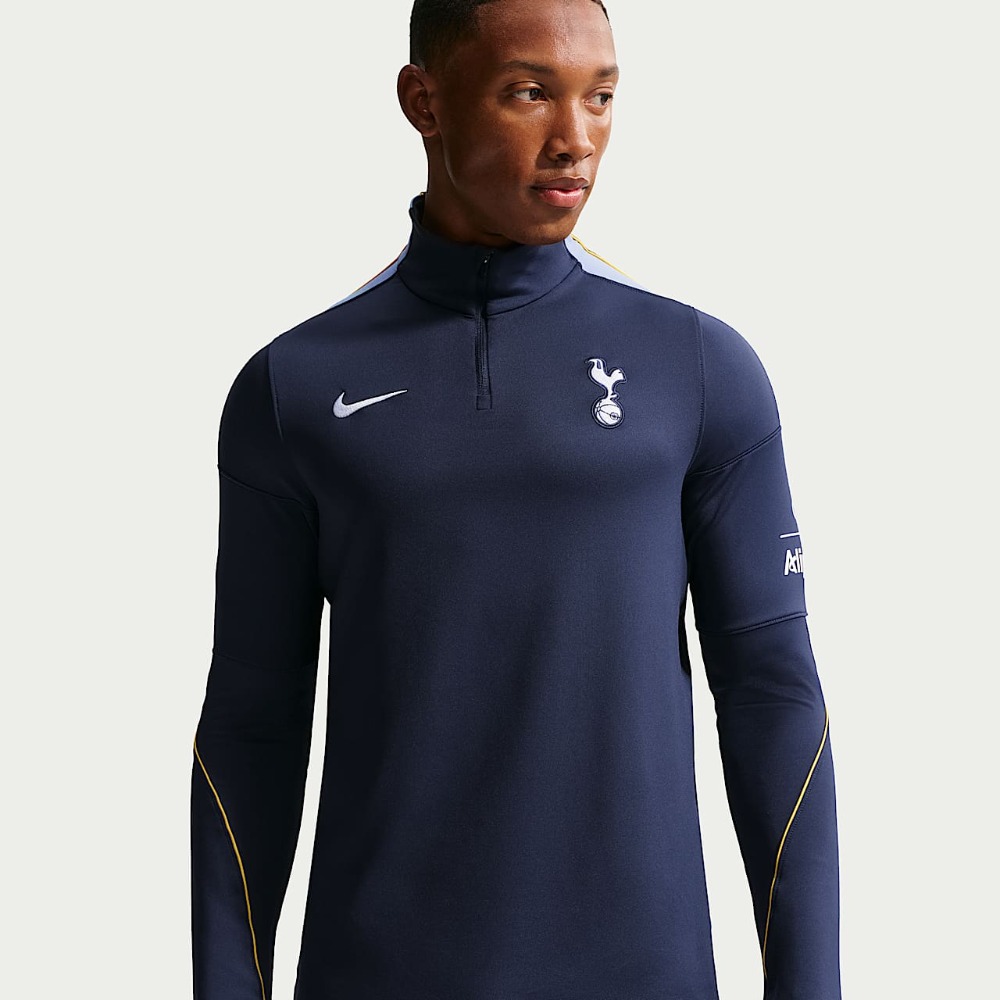 Camiseta Entrenamiento Tottenham 26/27 1 Camiseta de entrenamiento del Tottenham Hotspur para la temporada 2026-2027. Vista frontal de la equipación de adulto.