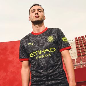 Camiseta oficial del Girona FC, segunda equipación para la temporada 2026/27. Vista frontal de la equipación de visitante.
