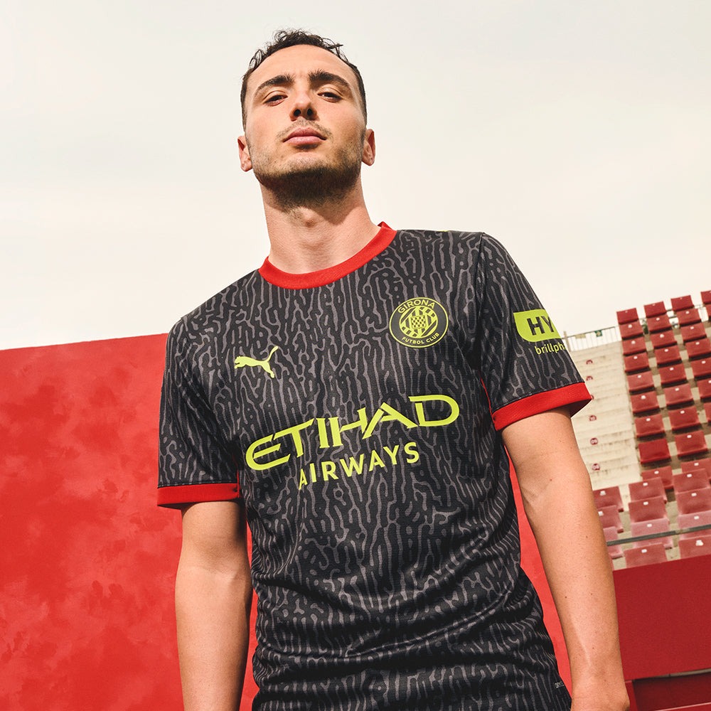 Camiseta Girona Visitante 2026/27 1 Camiseta oficial del Girona FC, segunda equipación para la temporada 2026/27. Vista frontal de la equipación de visitante.