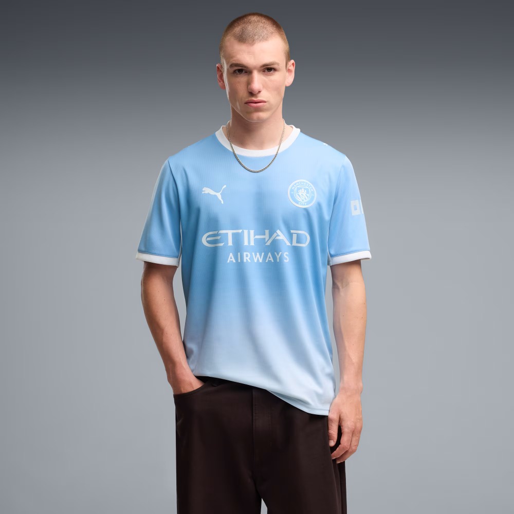 Camiseta Manchester City 26/27 1 Camiseta oficial de la primera equipación del Manchester City para la temporada 26/27, versión de adulto en color azul cielo.