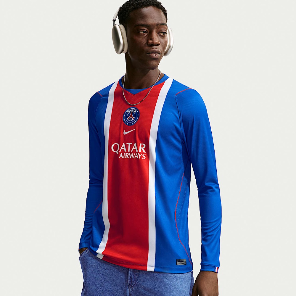 Camiseta Manga Larga PSG 26/27 1 Camiseta oficial de manga larga del PSG para adulto, temporada 26/27. Diseño de la primera equipación. Vista frontal.