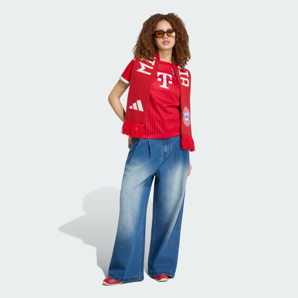 Camiseta Mujer Bayer Munich 26/27 3 Camiseta de mujer del Bayer Munich para la temporada 26/27. Primera equipación oficial con corte y diseño femenino.