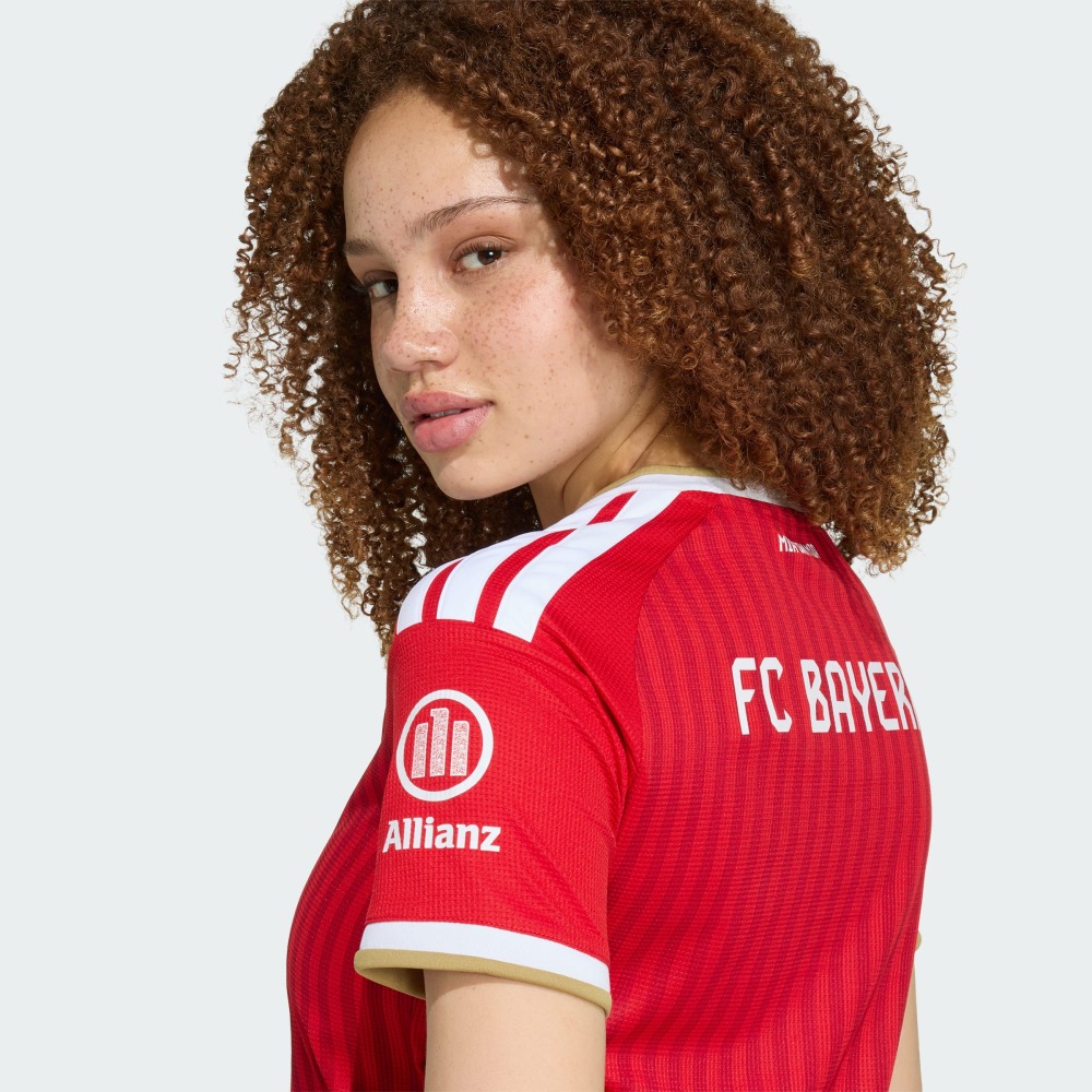 Camiseta Mujer Bayer Munich 26/27 6 Camiseta de mujer del Bayer Munich para la temporada 26/27. Primera equipación oficial con corte y diseño femenino.