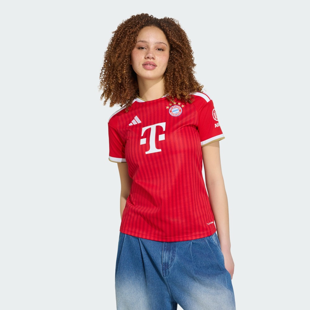 Camiseta Mujer Bayer Munich 26/27 1 Camiseta de mujer del Bayer Munich para la temporada 26/27. Primera equipación oficial con corte y diseño femenino.