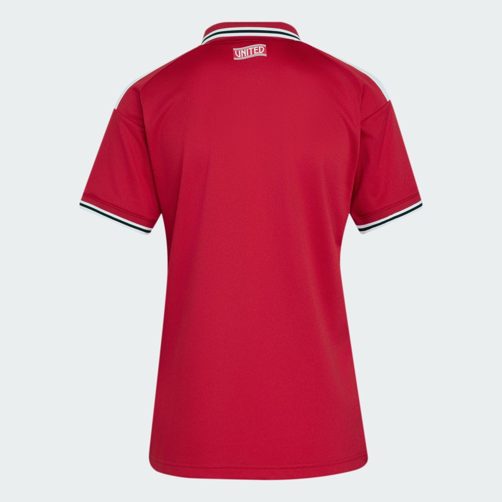 CAMISETA MUJER MANCHESTER UNITED 26/27 5 Camiseta de mujer del Manchester United, primera equipación para la temporada 2026/2027. Vista frontal de la prenda oficial.