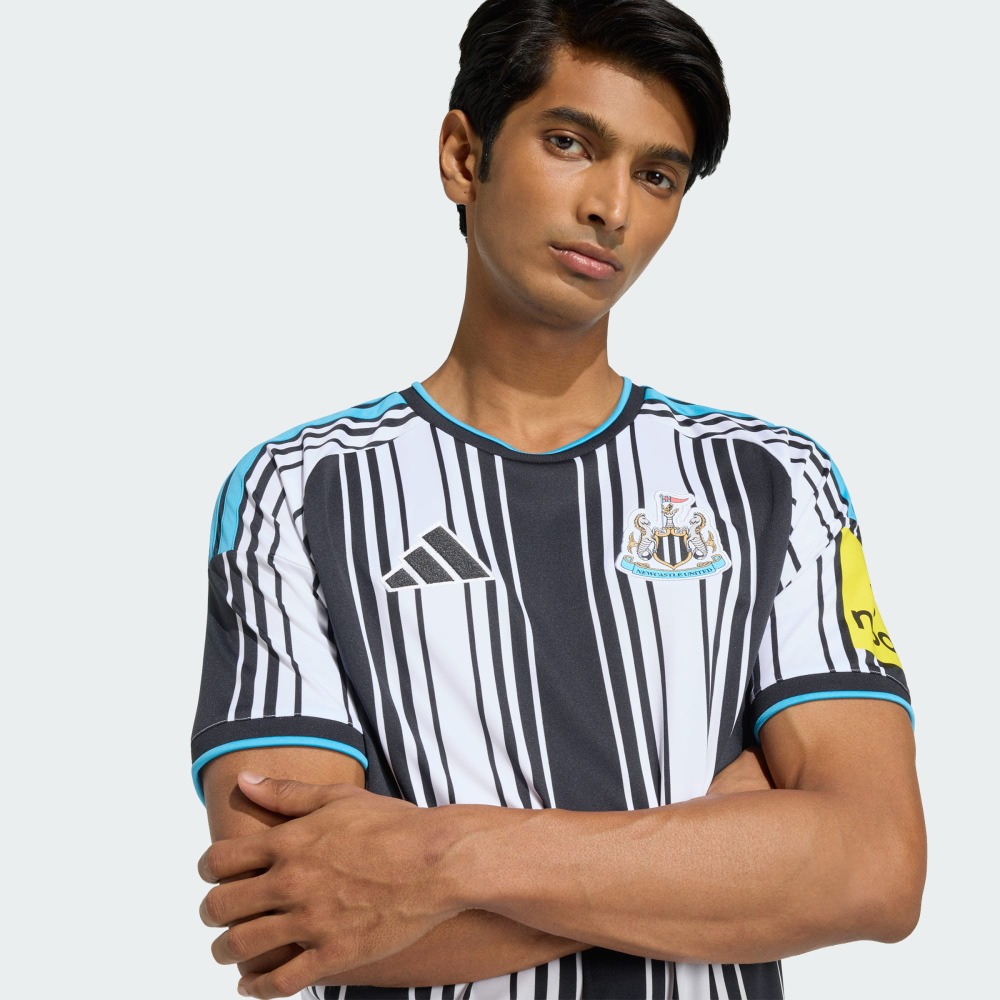 CAMISETA NEWCASTLE UNITED 26/27 6 Camiseta de la primera equipación del Newcastle United para la temporada 26/27. Uniforme oficial para adulto.