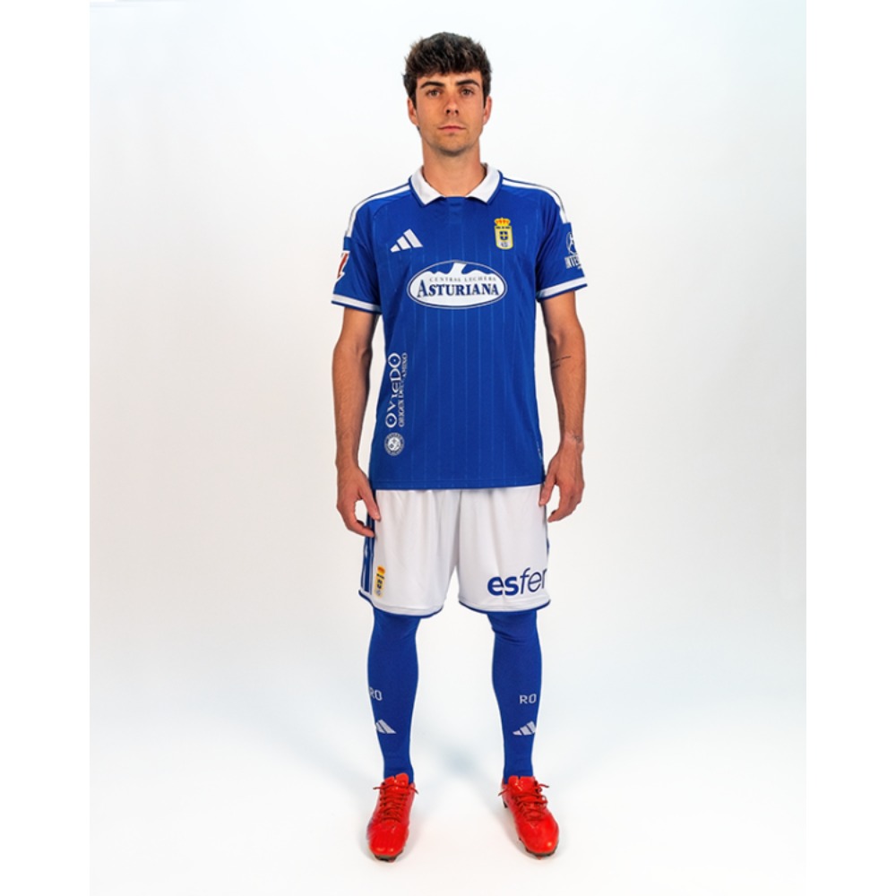 Camiseta Oviedo 2026/2027 4 Imagen frontal de la camiseta oficial de la primera equipación del Real Oviedo para la temporada 2026/2027 en talla de adulto.