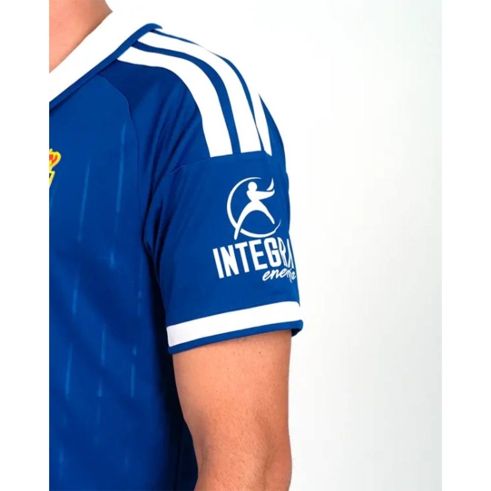 Camiseta Oviedo 2026/2027 6 Imagen frontal de la camiseta oficial de la primera equipación del Real Oviedo para la temporada 2026/2027 en talla de adulto.