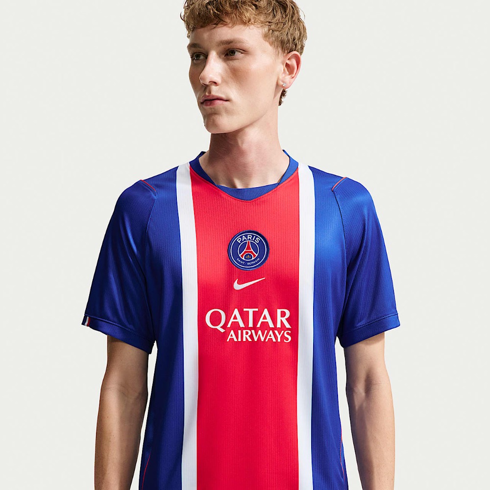 Camiseta Paris Saint-Germain 26/27 1 Camiseta de la primera equipación del Paris Saint-Germain para la temporada 2026/2027. Talla de adulto. Diseño oficial del PSG.
