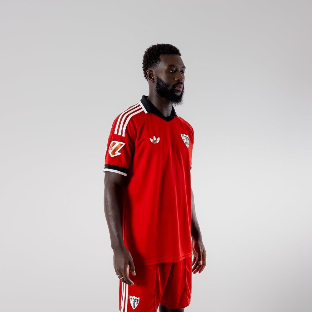Camiseta Sevilla Visitante 2026/27 3 Vista frontal de la camiseta oficial del Sevilla FC, segunda equipación de la temporada 2026/27 para adulto.