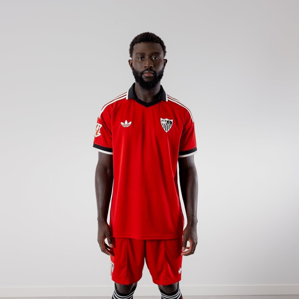 Camiseta Sevilla Visitante 2026/27 1 Vista frontal de la camiseta oficial del Sevilla FC, segunda equipación de la temporada 2026/27 para adulto.