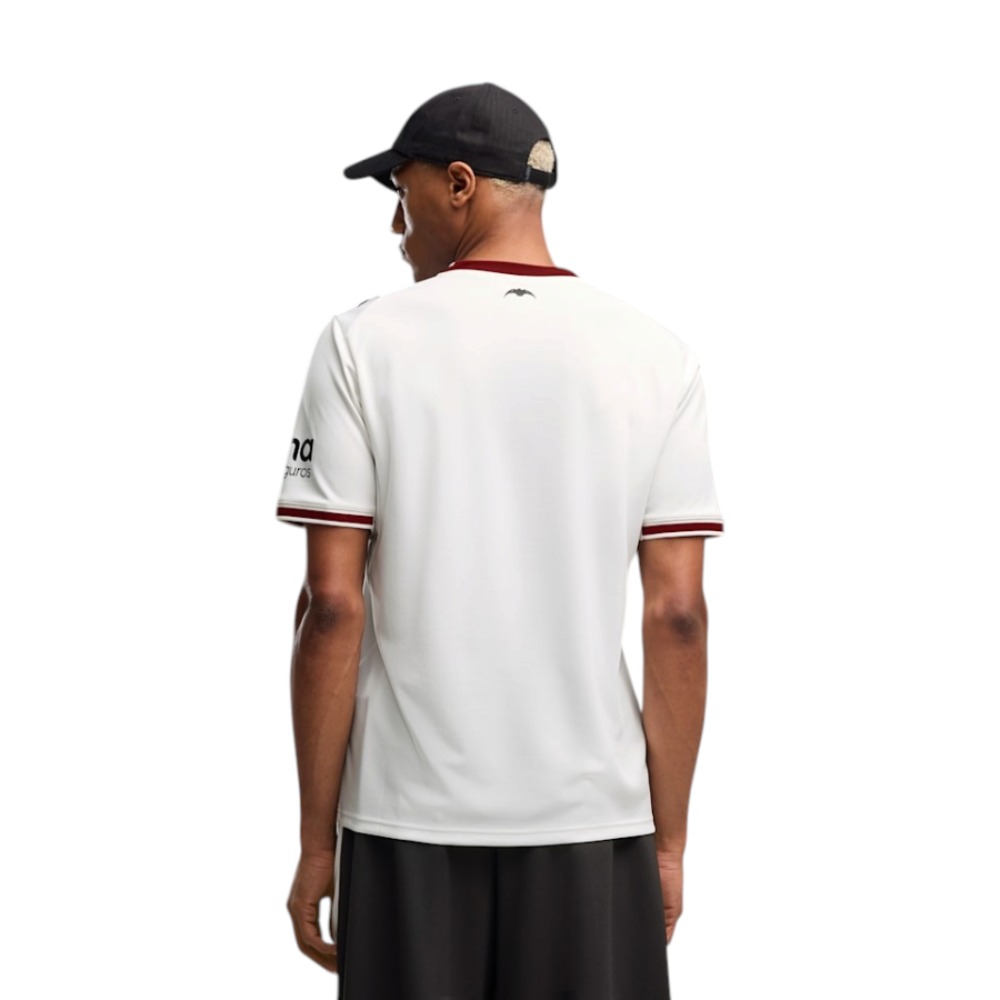 CAMISETA VALENCIA 2026/27 7 Camiseta oficial del Valencia CF para la temporada 2026/27. Primera equipación de adulto en su clásico diseño blanco y negro.