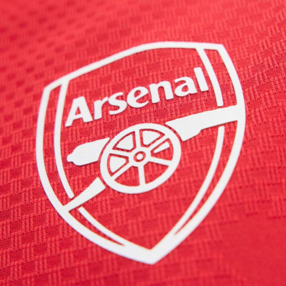 CAMISETA VERSION JUGADOR ARSENAL FC 26/27 3 Camiseta versión jugador del Arsenal FC para la temporada 26/27. Primera equipación oficial para adulto. Diseño y escudo.