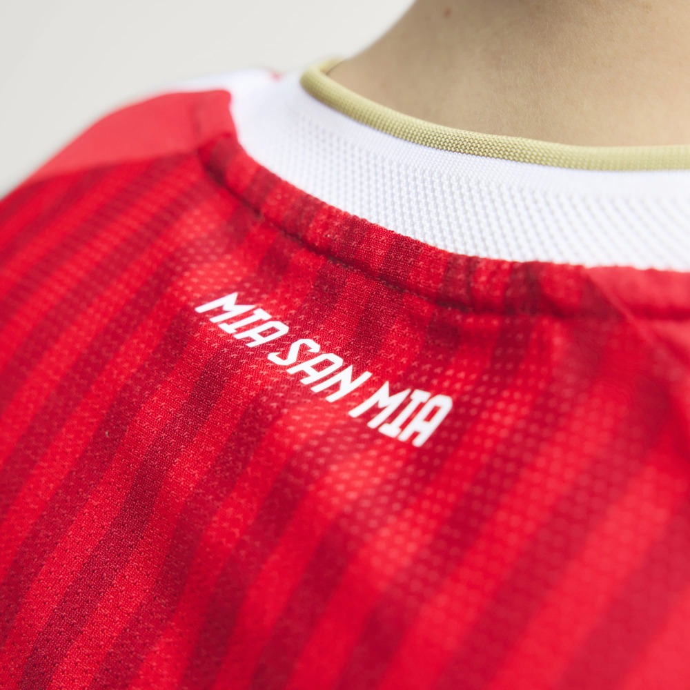 Camiseta Versión Jugador Bayer Munich 26/27 8 Camiseta del Bayern Munich versión jugador para la temporada 26/27. Detalle de la primera equipación para adulto.