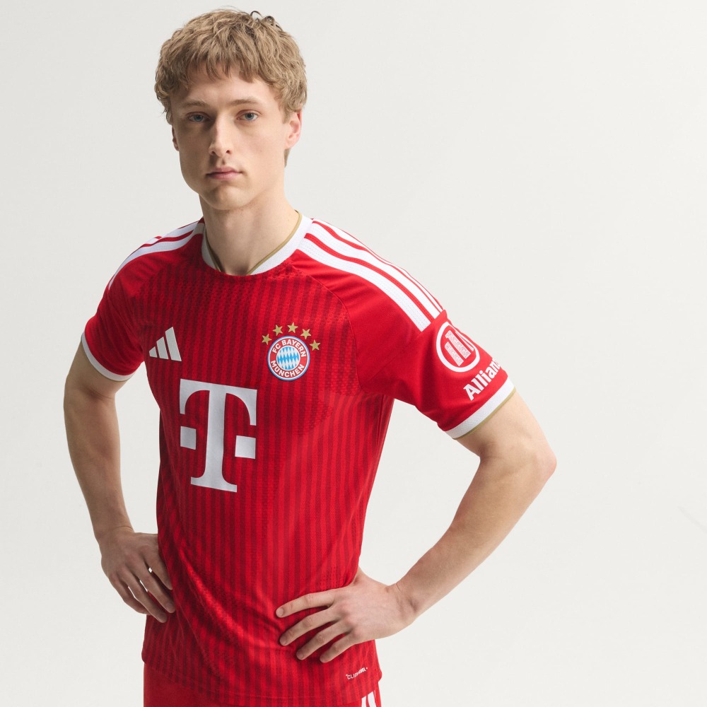 Camiseta Versión Jugador Bayer Munich 26/27 1 Camiseta del Bayern Munich versión jugador para la temporada 26/27. Detalle de la primera equipación para adulto.