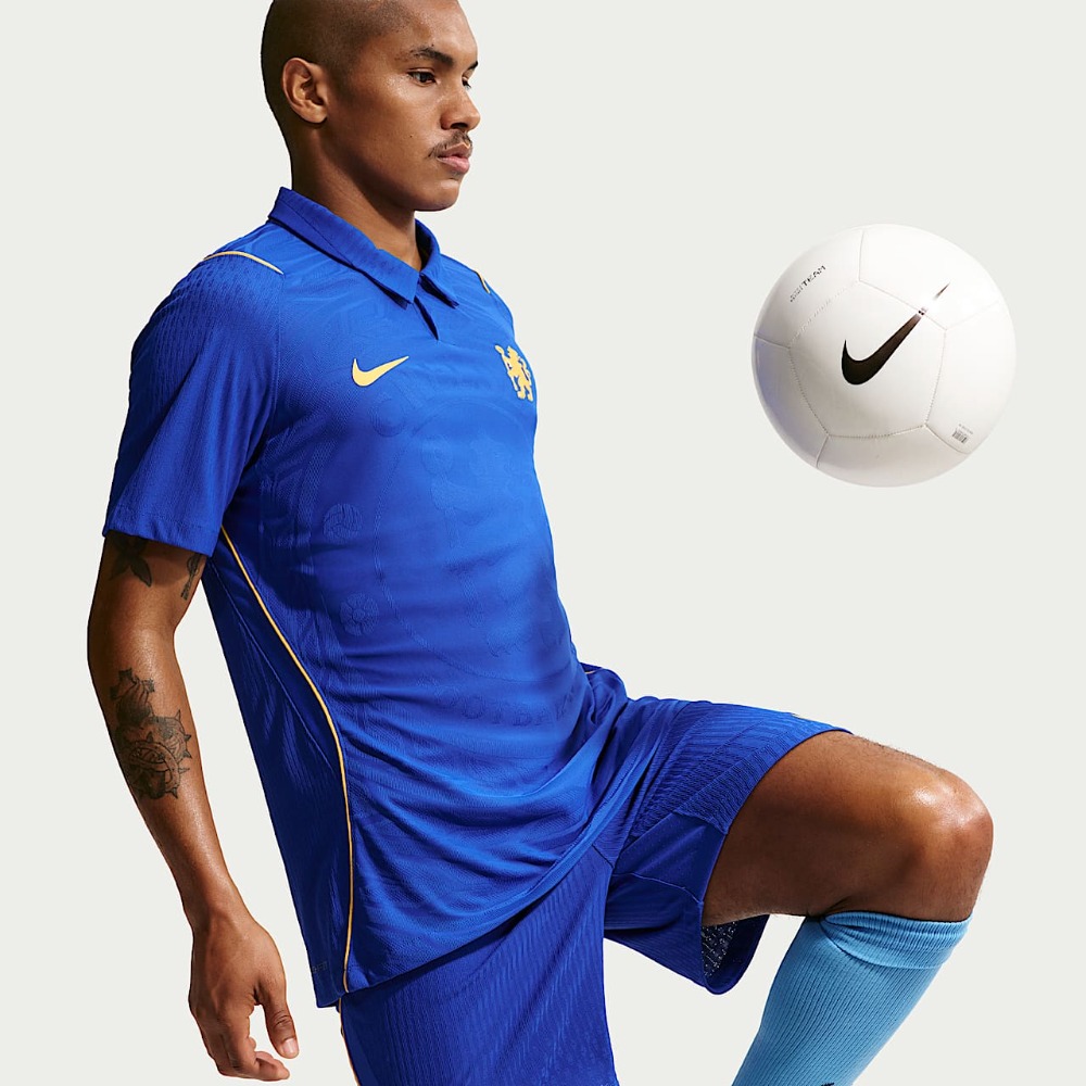Camiseta Versión Jugador Chelsea 26/27 3 Camiseta de fútbol del Chelsea para la temporada 26/27, versión jugador para adulto. Primera equipación oficial.