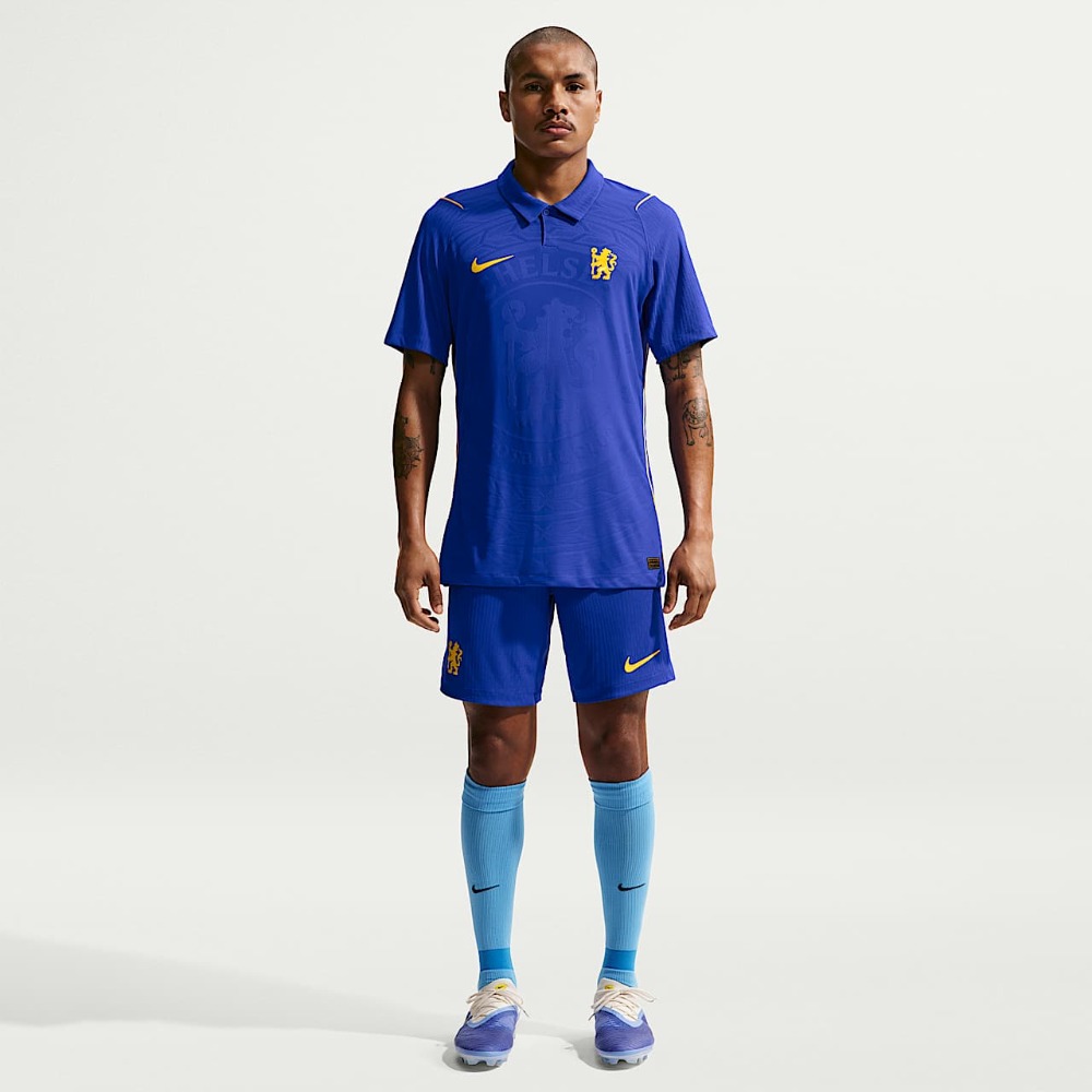 Camiseta Versión Jugador Chelsea 26/27 4 Camiseta de fútbol del Chelsea para la temporada 26/27, versión jugador para adulto. Primera equipación oficial.