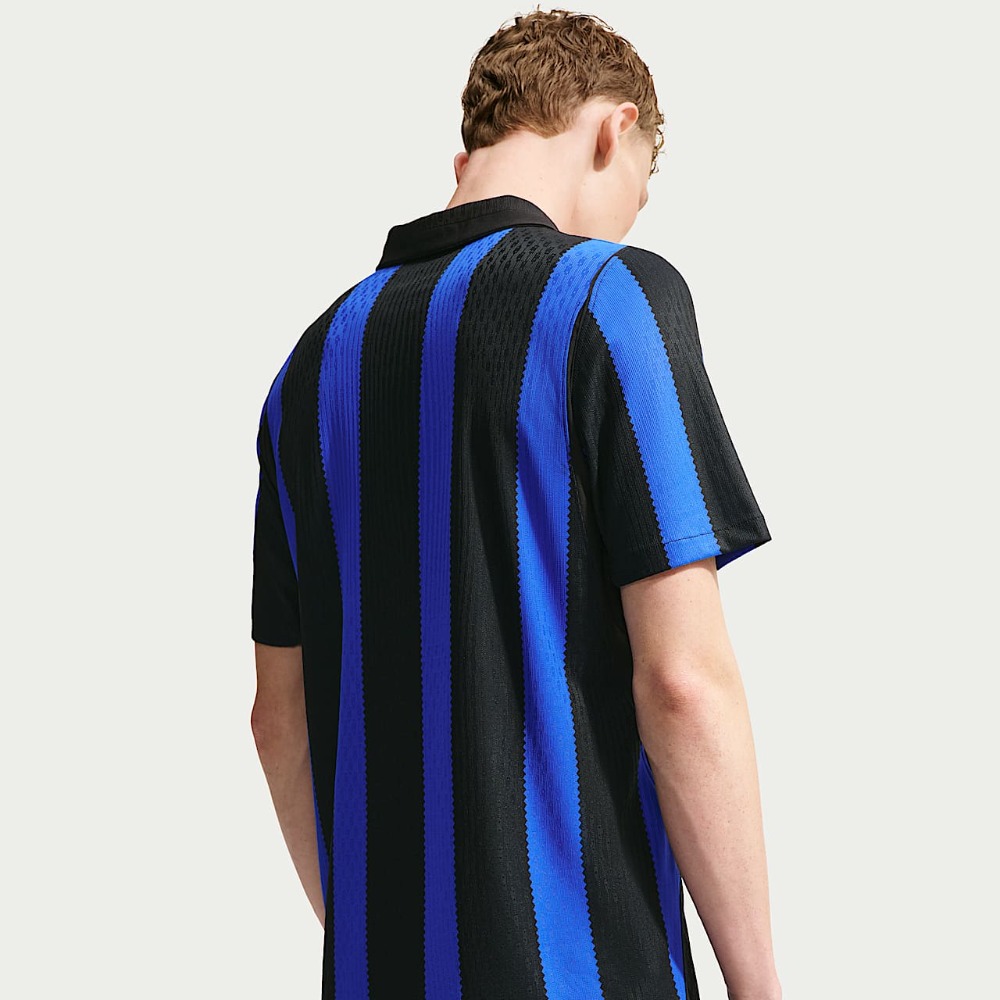 Camiseta Versión Jugador Inter Milan 26/27 2 Camiseta de fútbol del Inter Milan para la temporada 26/27. Primera equipación oficial, versión jugador para adulto.