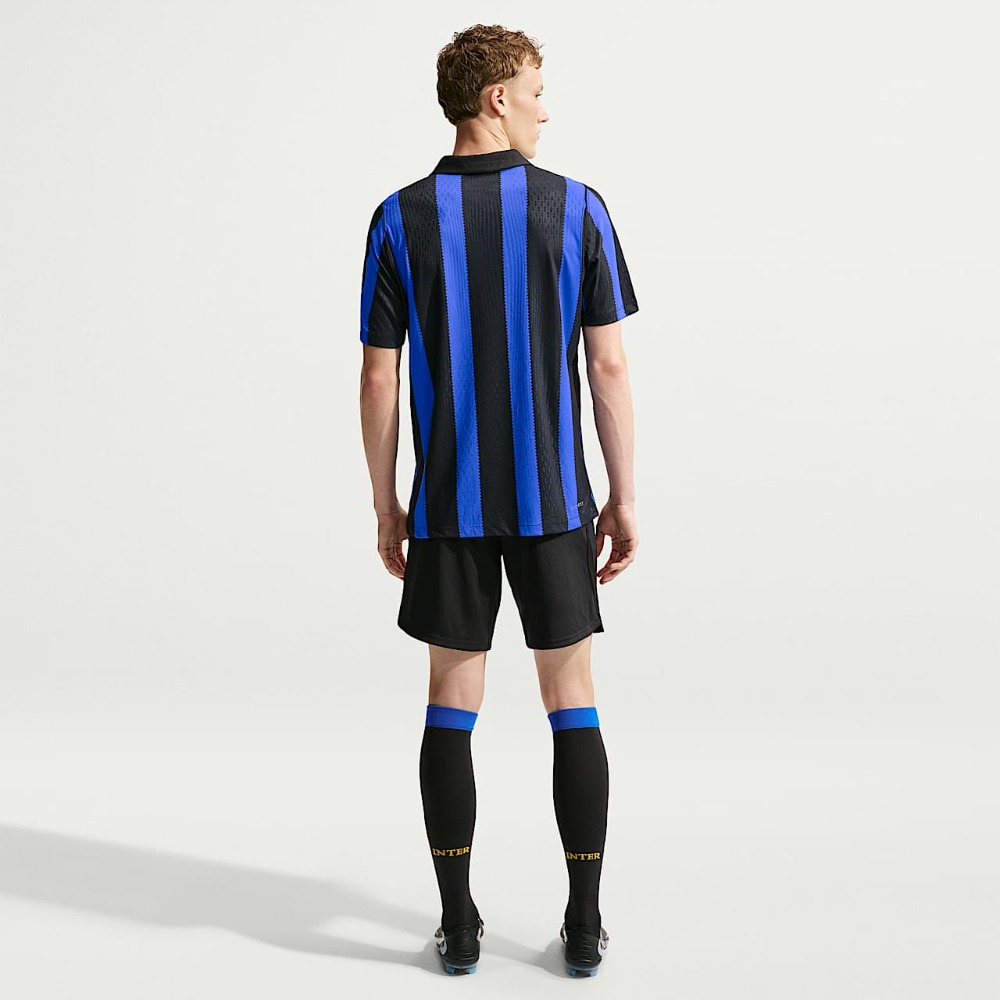 Camiseta Versión Jugador Inter Milan 26/27 5 Camiseta de fútbol del Inter Milan para la temporada 26/27. Primera equipación oficial, versión jugador para adulto.