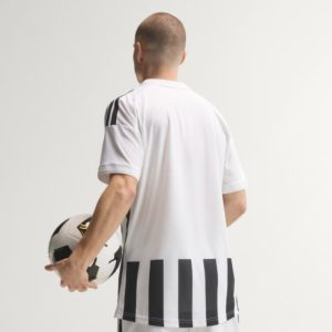Camisetas Juventus Baratas 47 Camiseta versión jugador de la primera equipación del Juventus FC para la temporada 26/27, modelo de adulto.