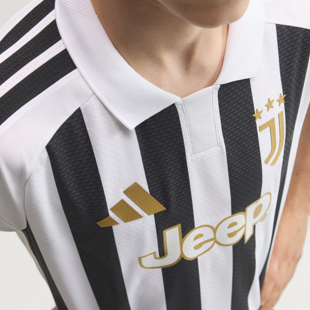 CAMISETA VERSION JUGADOR JUVENTUS 26/27 7 Camiseta versión jugador de la primera equipación del Juventus FC para la temporada 26/27, modelo de adulto.