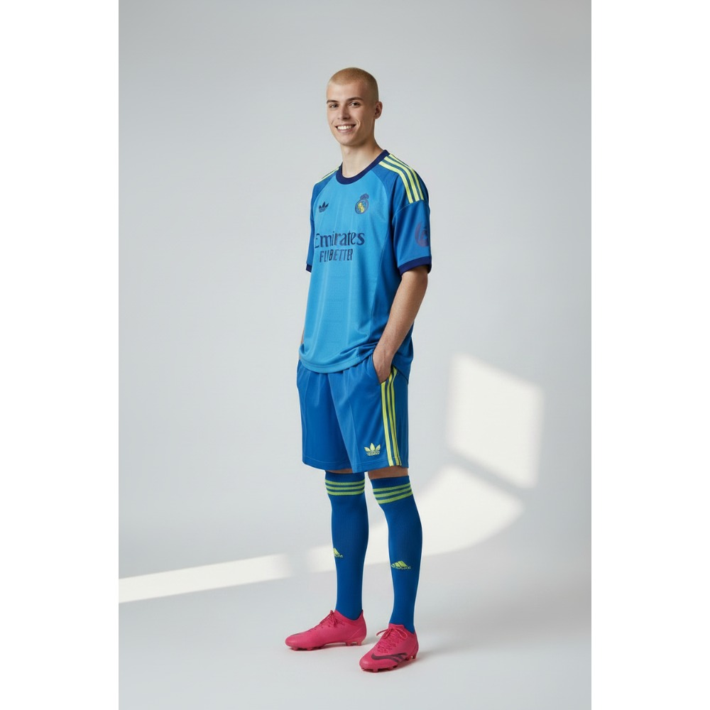 Camiseta Visitante Portero Real Madrid 26/27 3 Camiseta de portero visitante del Real Madrid para la temporada 2026/2027. Vista frontal de la equipación oficial de adulto.