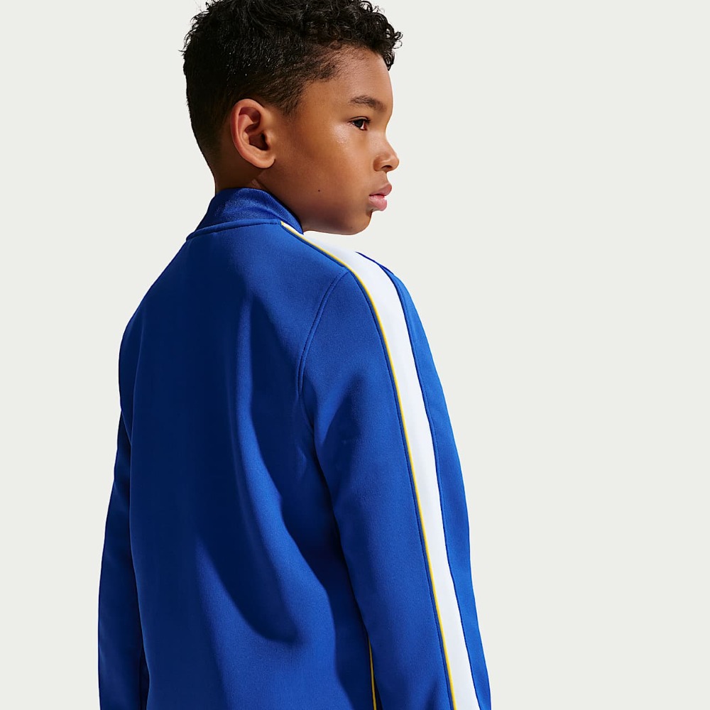 Chándal Niño Chelsea 2026/27 3 Chándal de entrenamiento del Chelsea FC para niño, temporada 2026/27. Conjunto oficial de chaqueta y pantalón para niños.