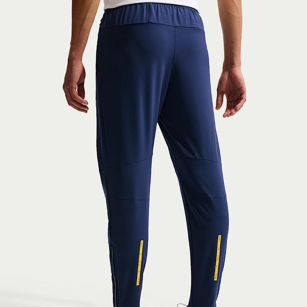 Chandál Tottenham Hotspur 26/27 3 Chándal oficial del Tottenham Hotspur para la temporada 26/27. Conjunto de chaqueta y pantalón de entrenamiento para adulto.